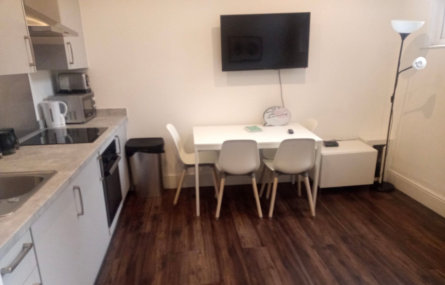 Clean Apartment Room in Liverpool